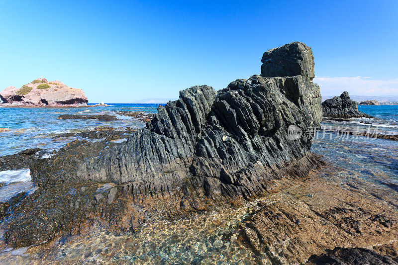 塞浦路斯海岸的海岩