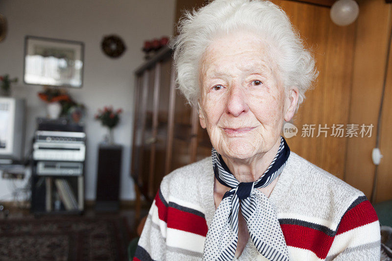 老年妇女肖像90岁