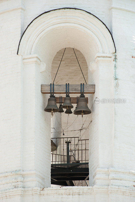 拱门和铃铛