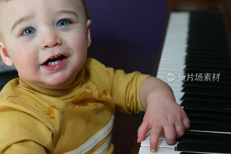 男孩piano2玩