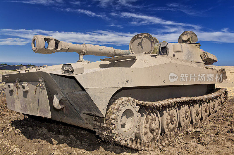 沙漠中的坦克