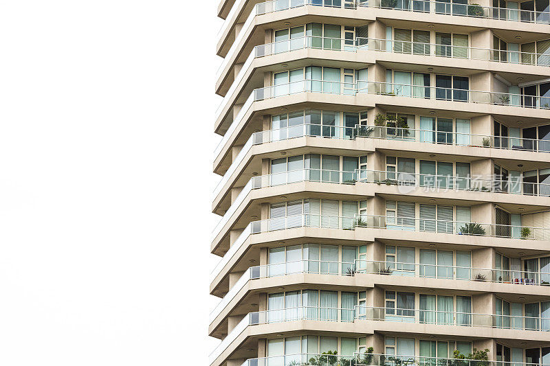 现代公寓大楼，澳大利亚悉尼，白色背景与复制空间