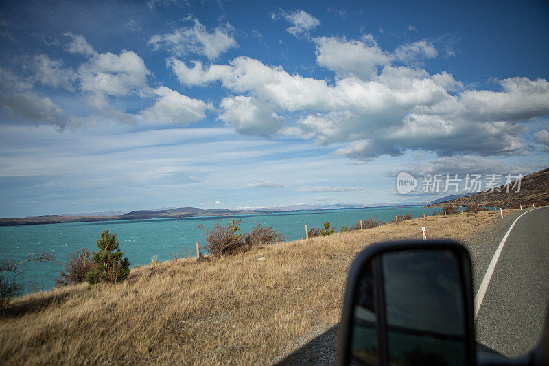 新西兰南岛普卡基湖边的路