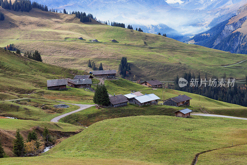 阿尔卑斯山小屋群，秋天，伯尔尼斯高地瑞士