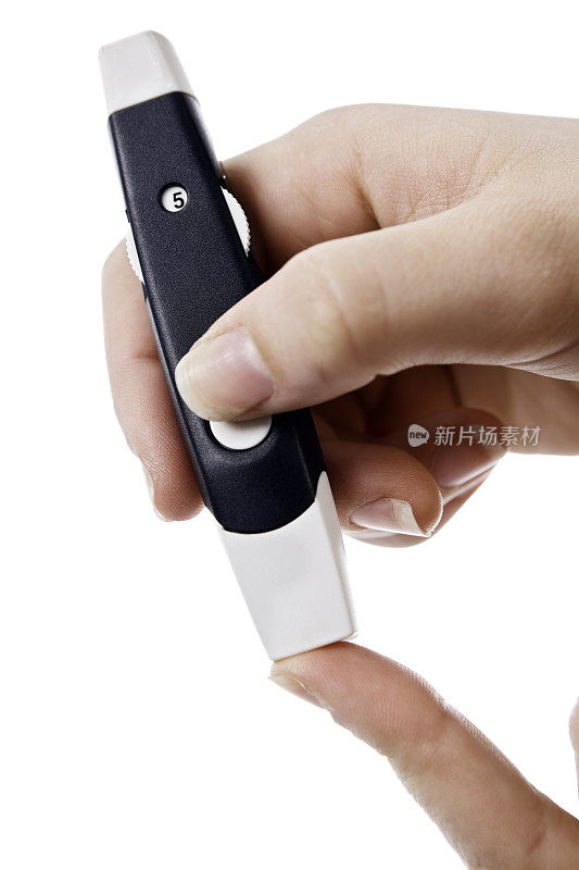 糖尿病患者手指刺痛检查血糖水平