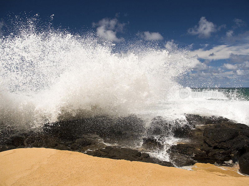 考艾岛海岸的波浪