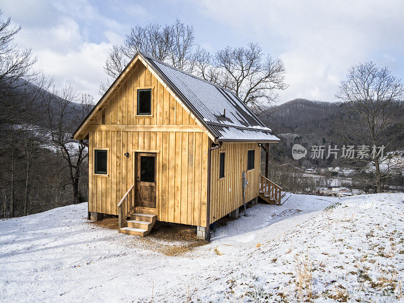 阿巴拉契亚乡村小屋的雪