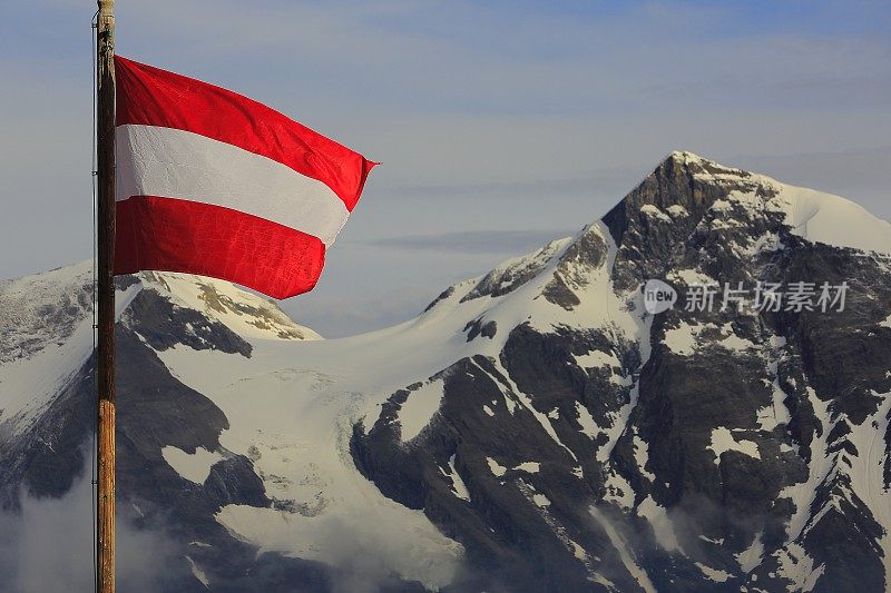 奥地利国旗，霍赫陶恩高山山顶，壮观的日落-大格洛克纳