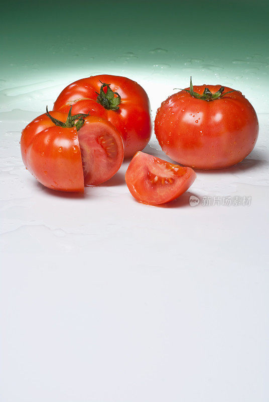 新鲜tomatos