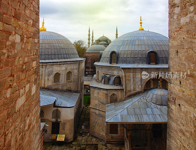 蓝色清真寺和伊斯坦布尔的圣索菲亚大教堂