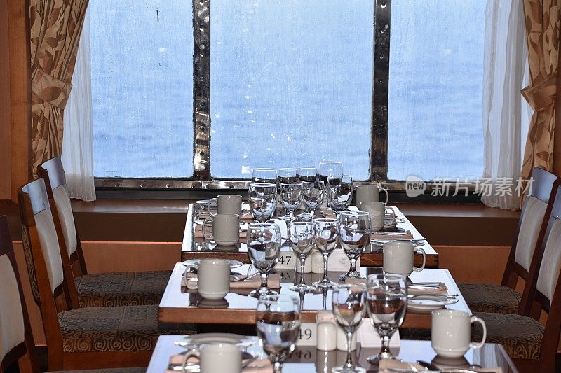船上的餐厅