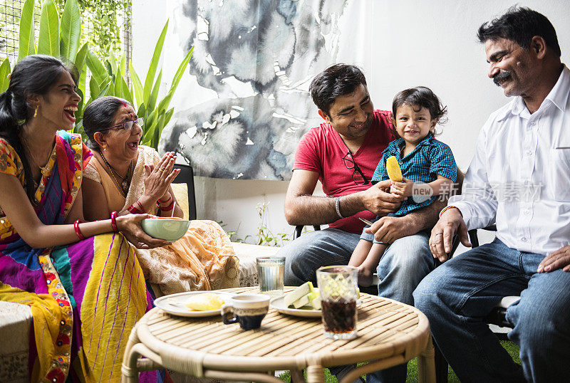 幸福的印度家庭
