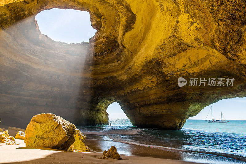 Benagil洞穴。阿尔加维海岸。葡萄牙