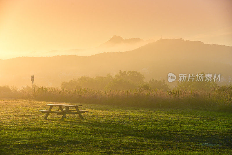 挪威，挪威罗浮敦群岛的日落风景