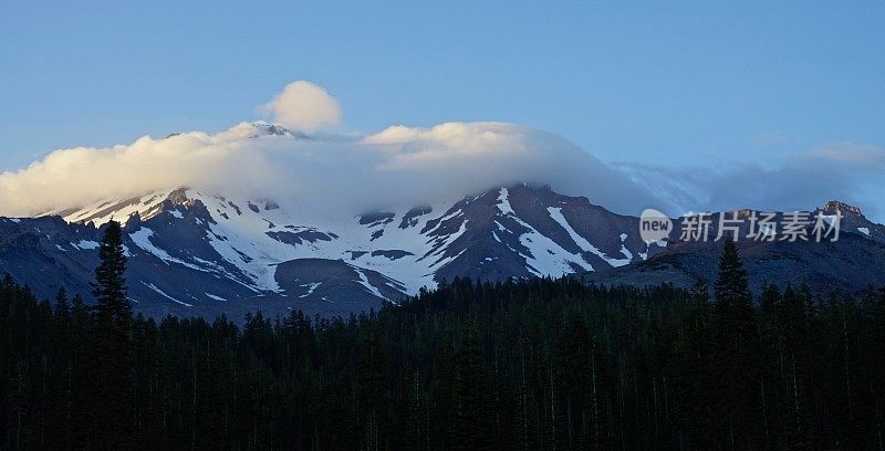 沙斯塔高神秘山