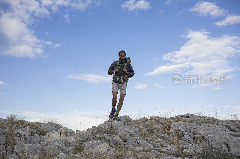 在山中旅行