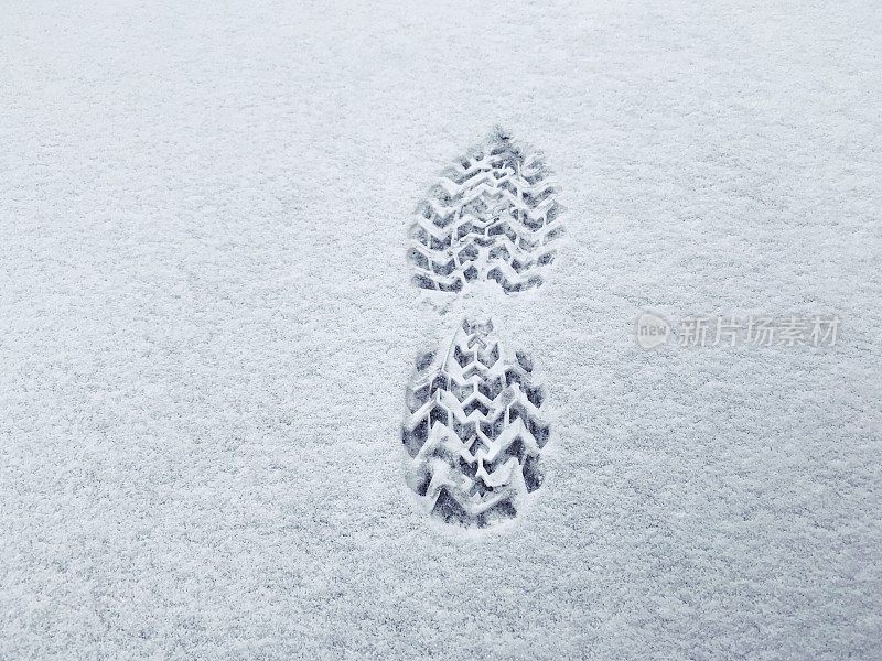 在雪的足迹