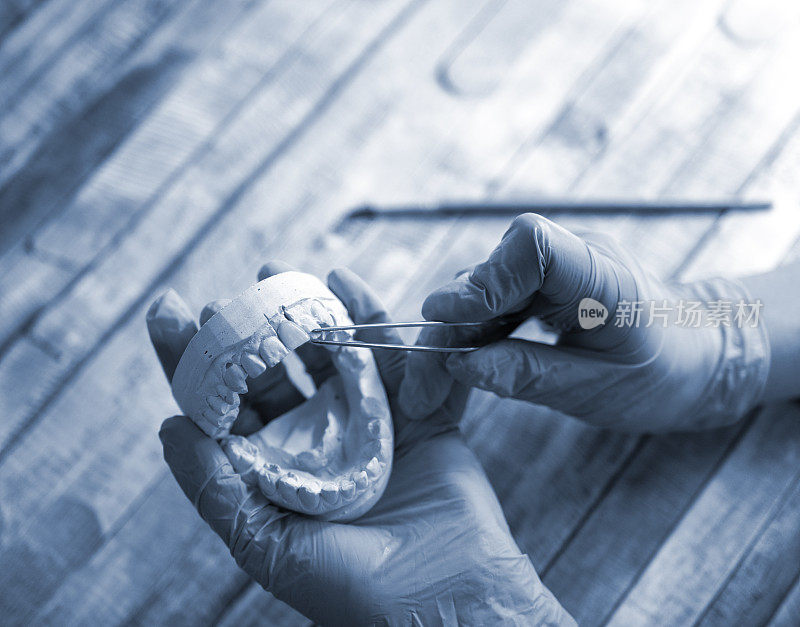 牙科技师做假牙，假牙。