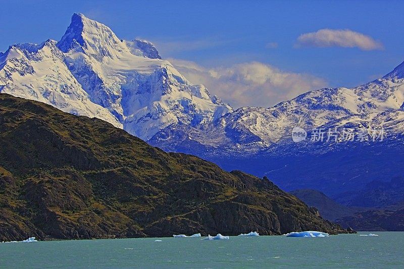 漂浮在阿根廷湖上的冰山和阿普萨拉冰川附近的浮冰-巴塔哥尼亚