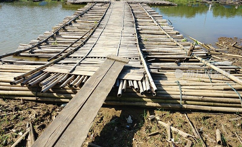 老竹桥横跨江面