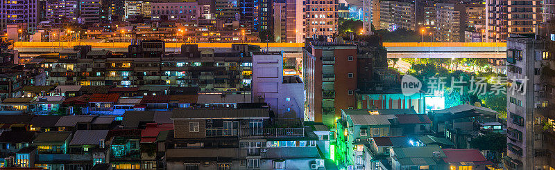 台北这个拥挤的城市，夜深人静，灯火通明的台湾城市全景