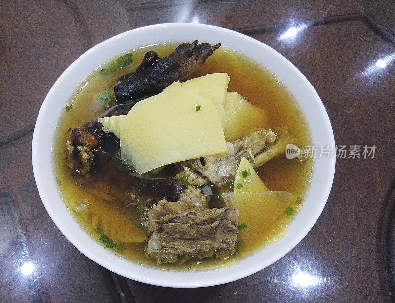 越南的狗肉竹笋汤