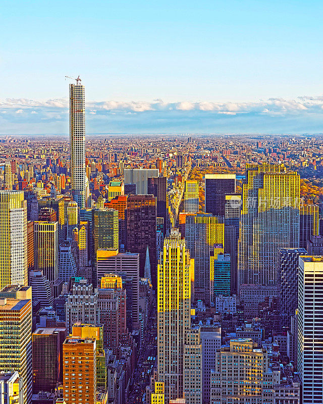 鸟瞰曼哈顿中城和中央公园反射