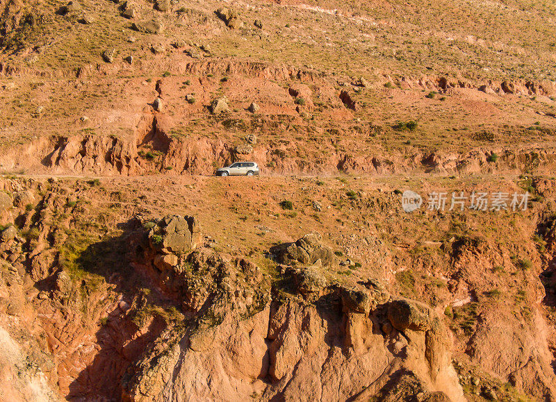 在阿特拉斯山脉马拉喀什附近的乌里卡山谷举行4X4集会。