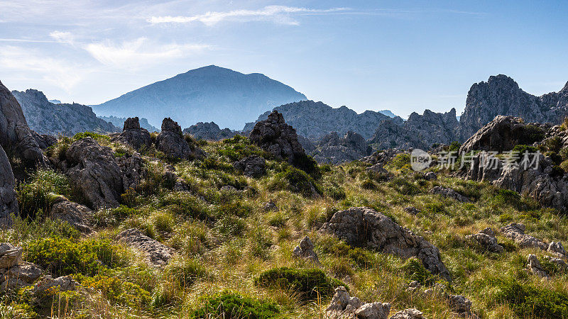 马略卡岛巴利阿里群岛上的Tramuntana山脉景观