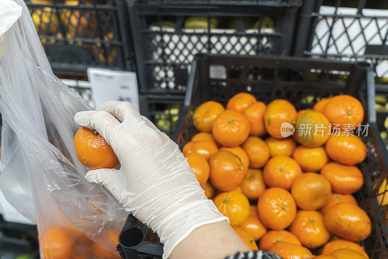 商场购物白手套，水果和蔬菜
