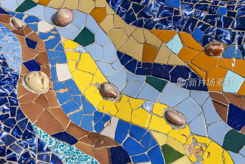 高迪的五彩蝾螈马赛克细节，公园奎尔，巴塞罗那，加泰罗尼亚，西班牙