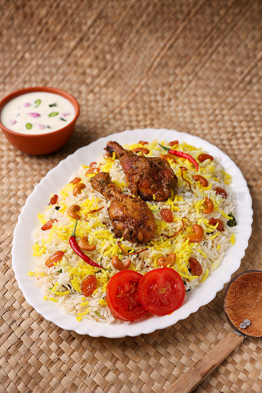 鸡肉香辣印度香饭马拉巴尔香饭海得拉巴香饭，达姆香饭普拉奥金碗印度喀拉拉邦