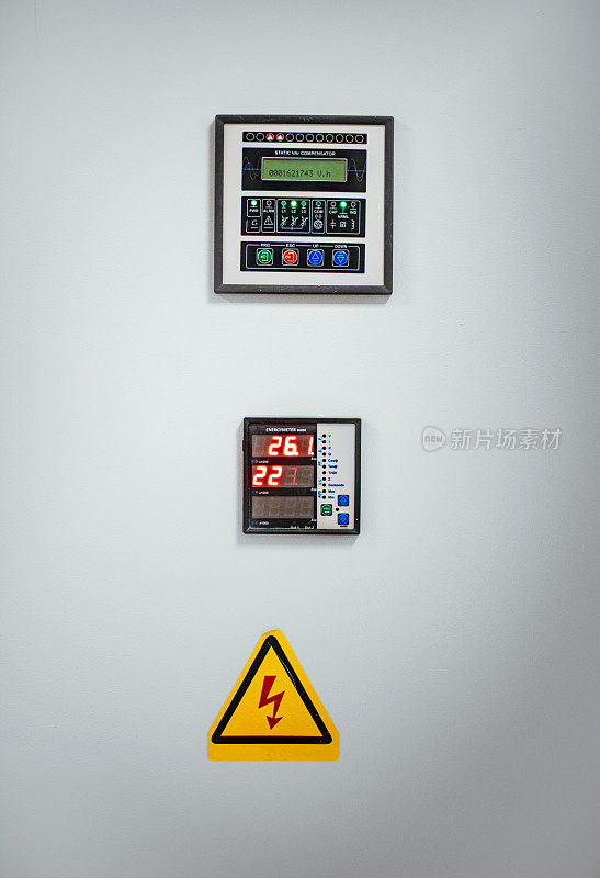 墙上的数字电气控制单元