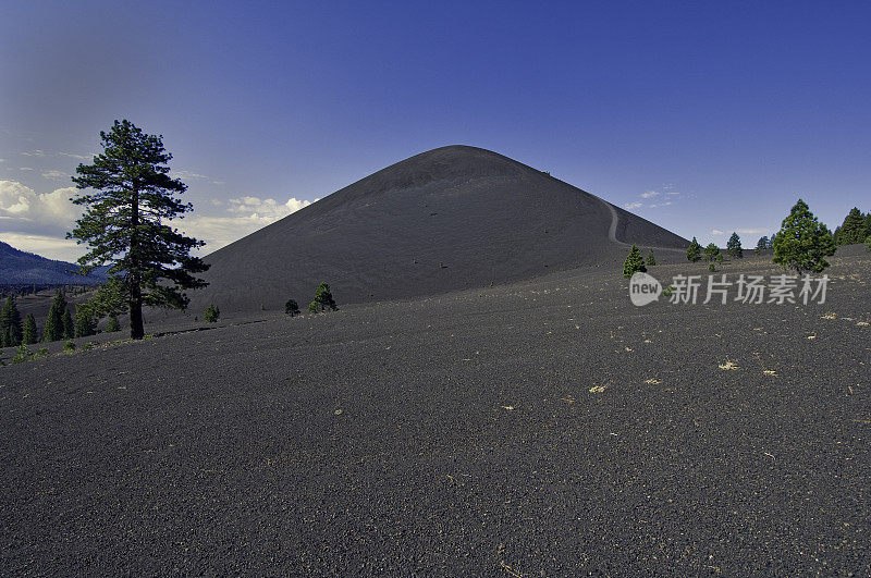 火山灰锥，Tephra火山锥，拉森国家公园，加利福尼亚;喀斯喀特山脉。由松散的火山渣组成，是拉森最年轻的镁铁质火山。