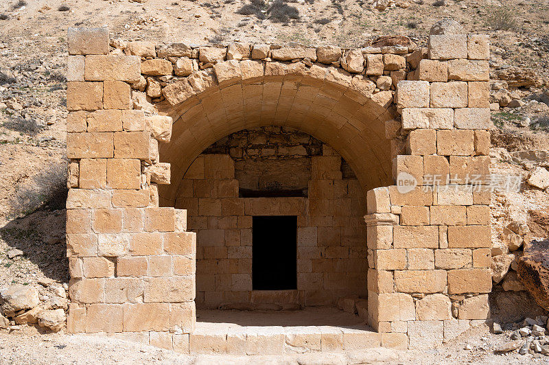 纳巴泰古城阿夫达(Avdat)中埋葬人的洞穴，现在是内盖夫沙漠中的国家公园