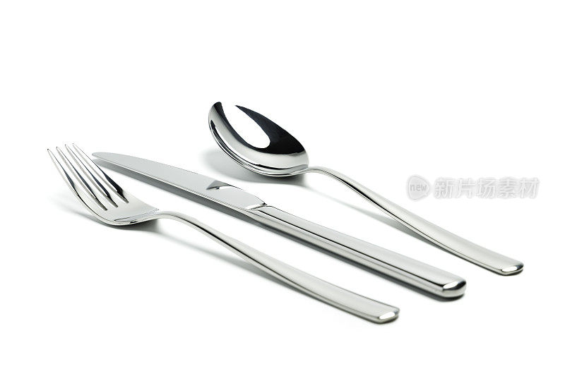 一套银制餐具，有刀、叉和勺子