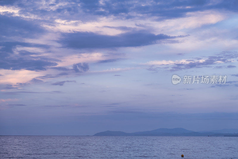 海上美丽的日落