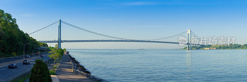 维拉萨诺狭窄大桥，步行街和纽约港的早晨，纽约市，美国。
