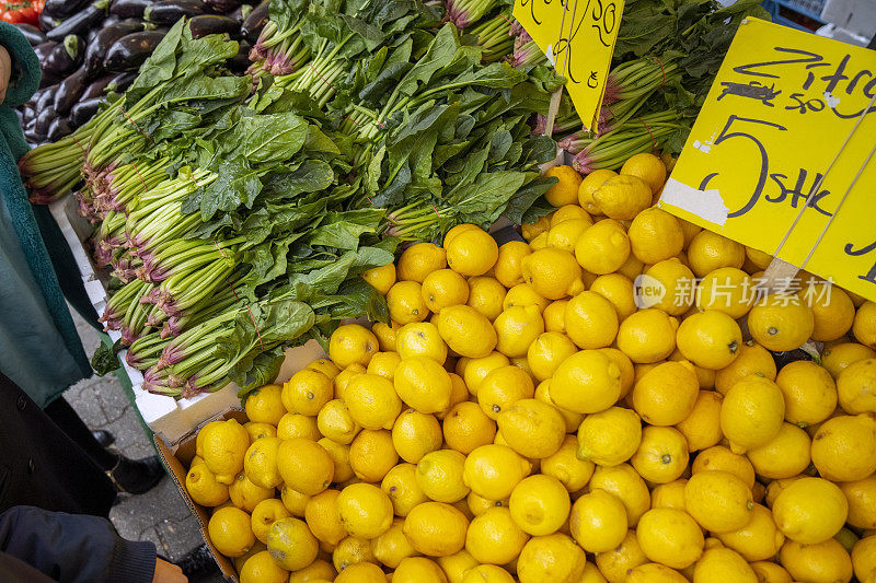 农贸市场的菜摊