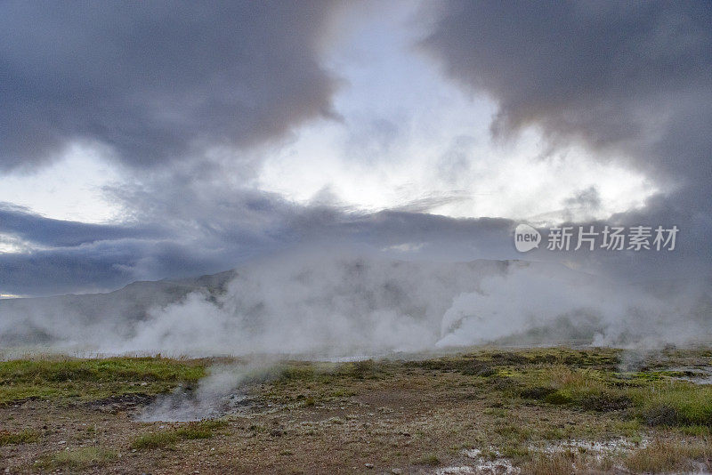 冰岛Haukadalur地热区的热坑