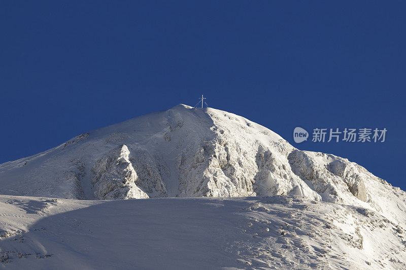 贝希特斯加登国家公园的雪山