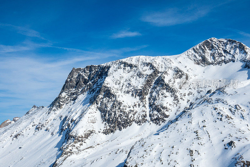 迷人的山脉在奥地利腹地。