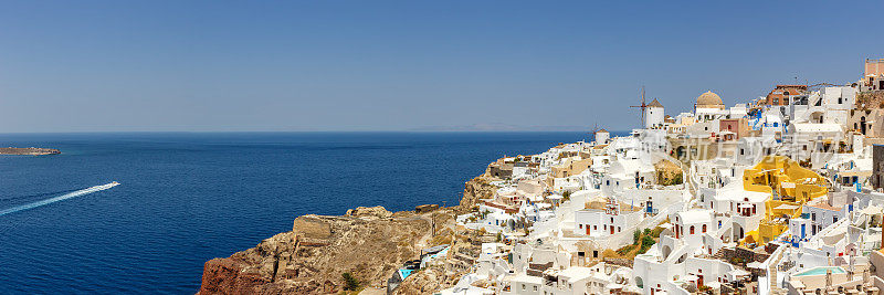 希腊圣托里尼岛度假旅游旅游伊亚镇地中海与风车圣托里全景
