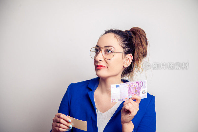 看我有什么!现金或信用卡