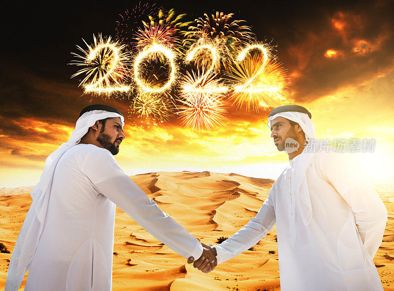 阿拉伯男子在迪拜迎接新年