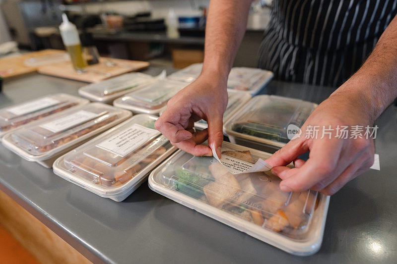 厨师烹饪健康的食物