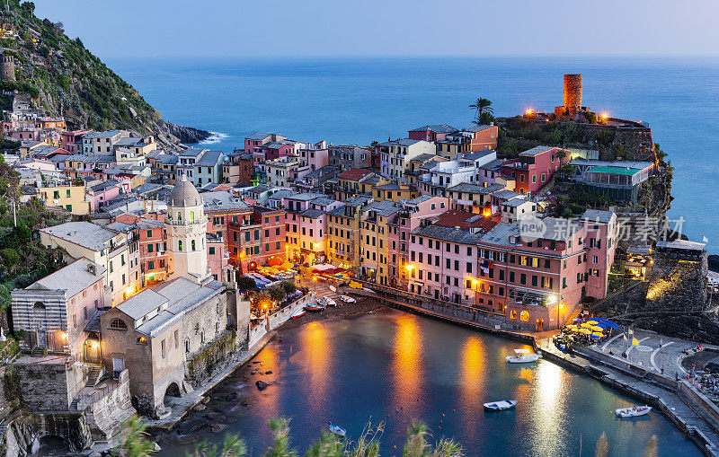 意大利五宫的海滨村庄Vernazza