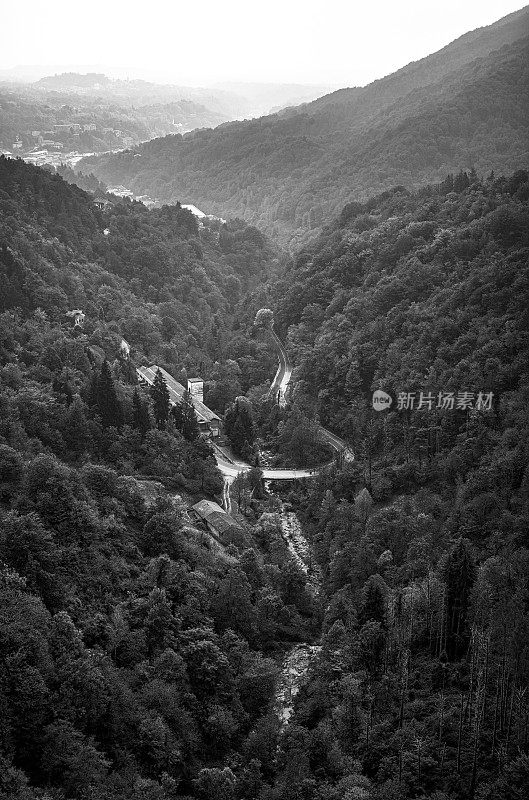 比耶勒斯阿尔卑斯山全景