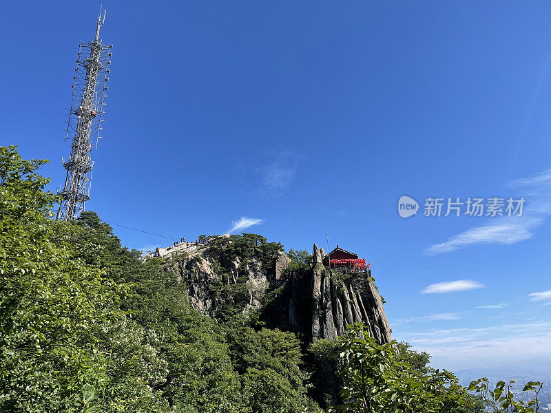 山顶上的佛寺