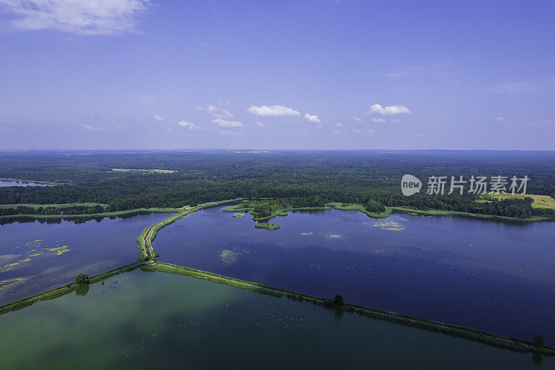 有美丽湖泊的风景(空中)